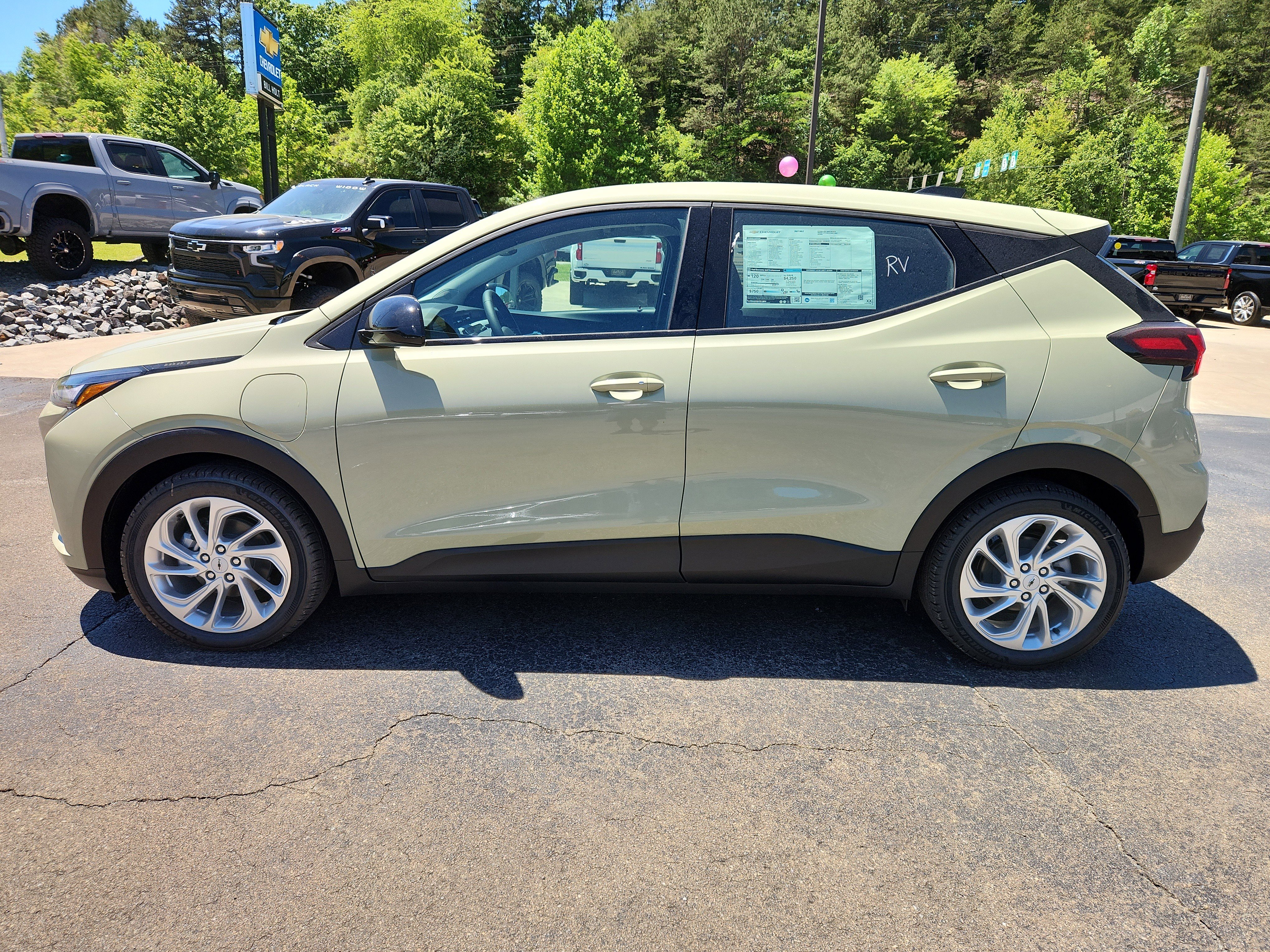 New 2027 Chevrolet Bolt LT w/ Comfort Package FWD image 4