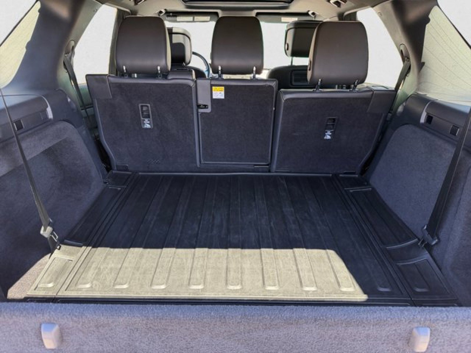 Certified 2022 Land Rover Discovery HSE R-Dynamic AWD/4WD image 20