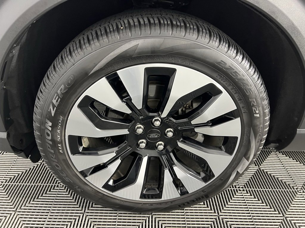 Used 2025 Ford Explorer Platinum w/ LUX Leather Package image 13