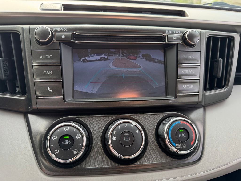 Used 2015 Toyota RAV4 LE FWD image 29