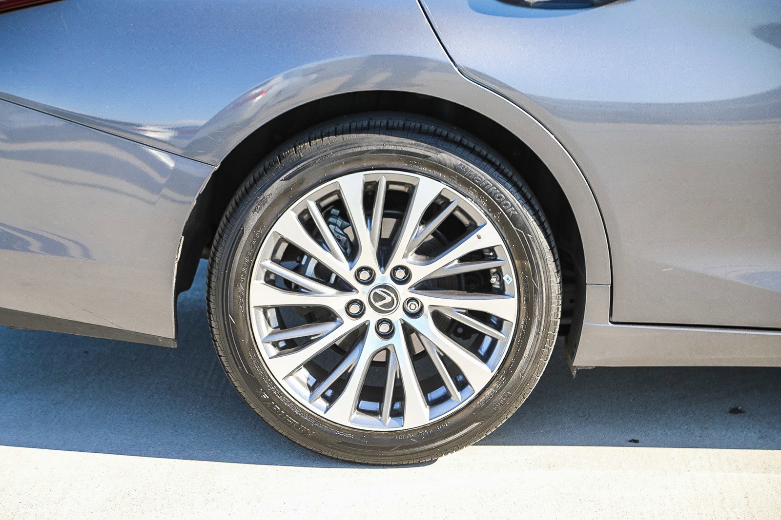 Used 2020 Lexus ES 350 w/ Premium Package image 11