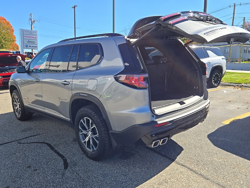 Used 2025 GMC Acadia AT4 w/ Luxury Package AWD/4WD image 9