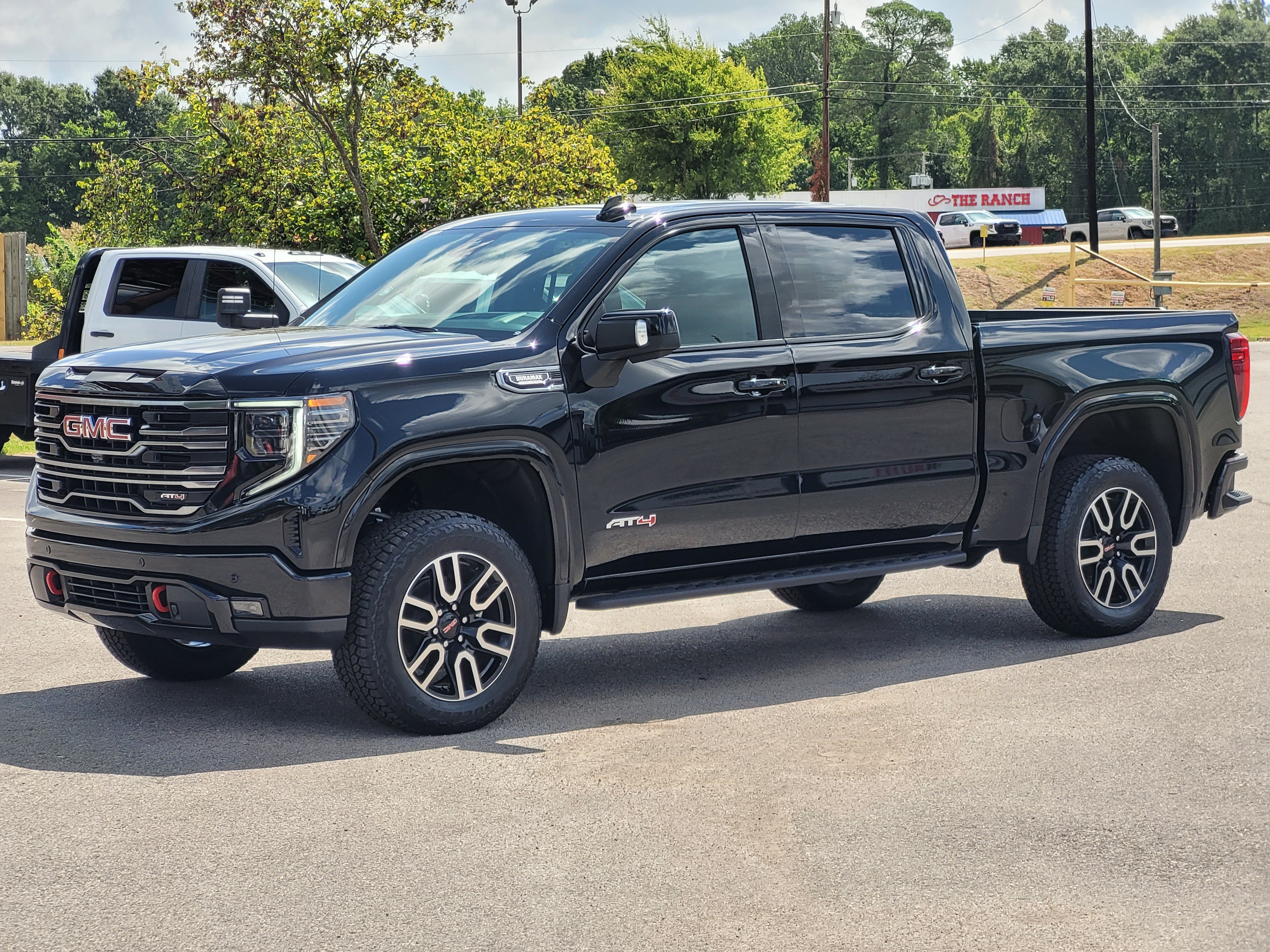 New 2026 GMC Sierra 1500 AT4 w/ AT4 Premium Package AWD/4WD image 3