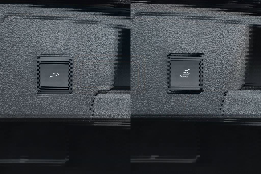 New 2026 Volkswagen Atlas Cross Sport SEL R-Line image 30