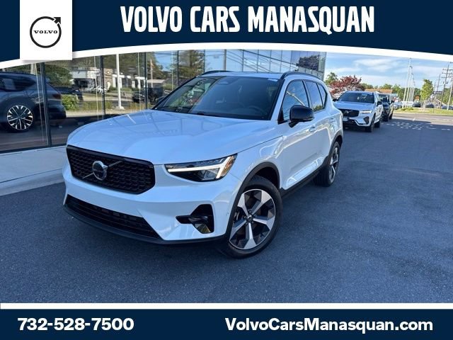 Certified 2025 Volvo XC40 B5 Plus AWD/4WD image 1
