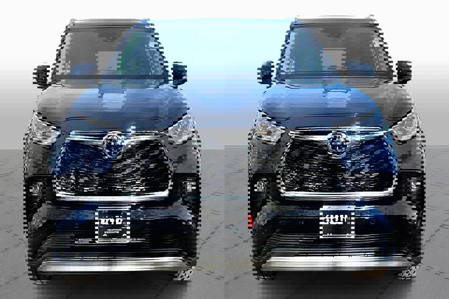 Used 2025 Toyota Highlander Platinum image 4