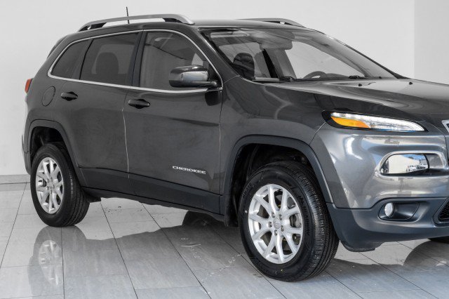 Used 2016 Jeep Cherokee Latitude AWD/4WD image 56