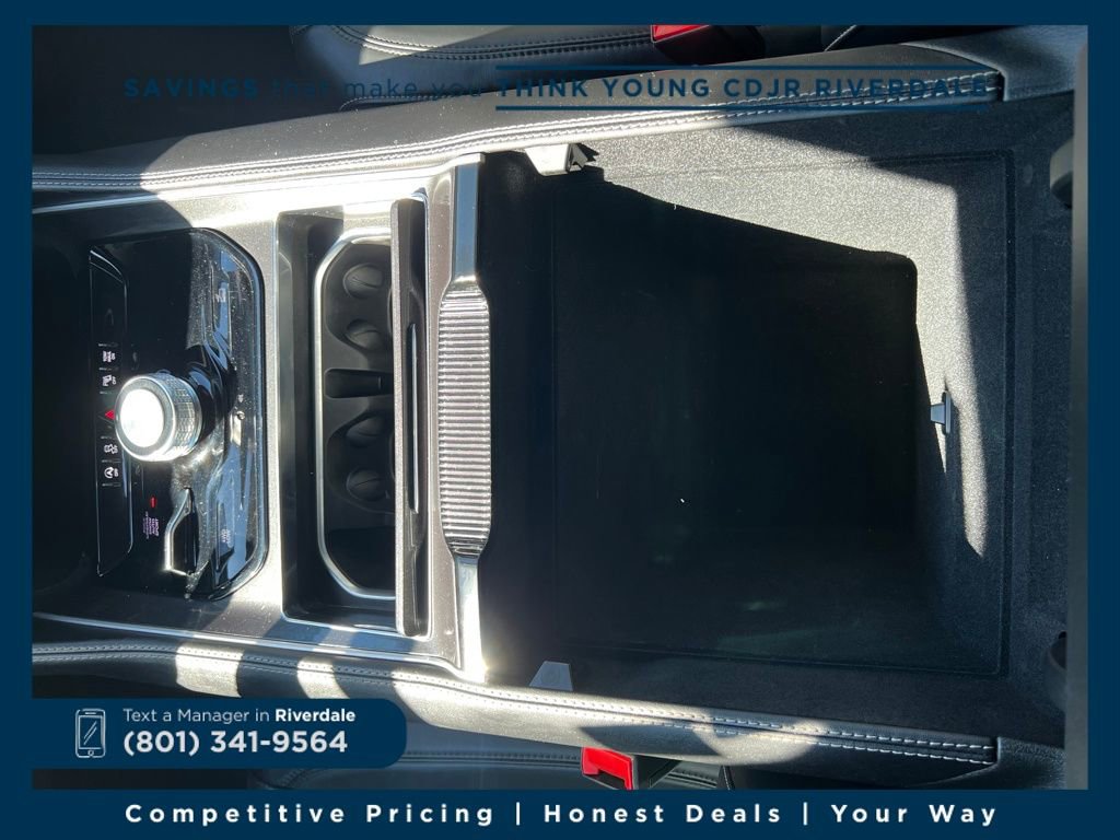 Used 2024 Jeep Wagoneer 4WD w/ HD Trailer Tow Package image 26
