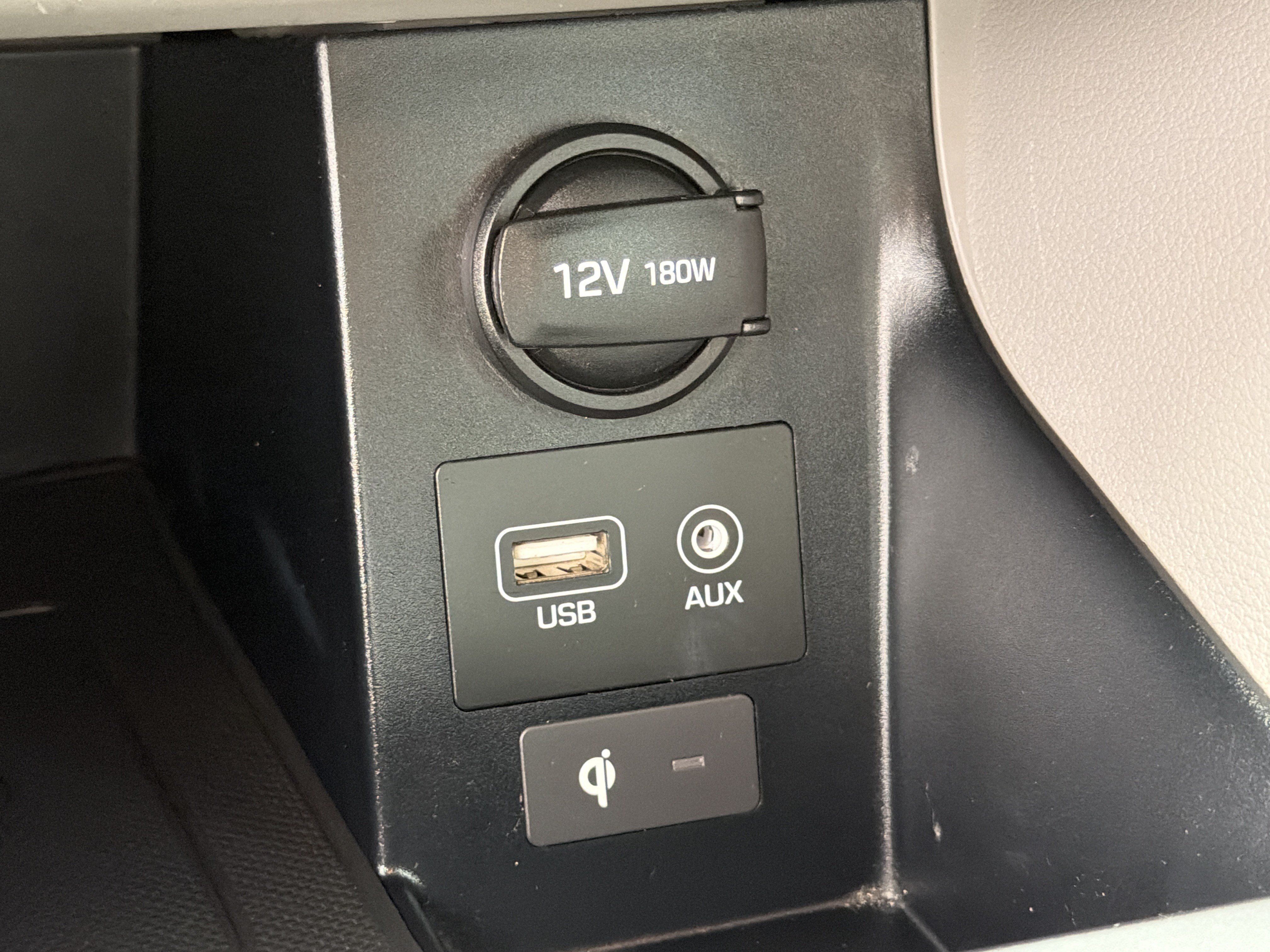 Used 2019 Hyundai Elantra Limited FWD image 22