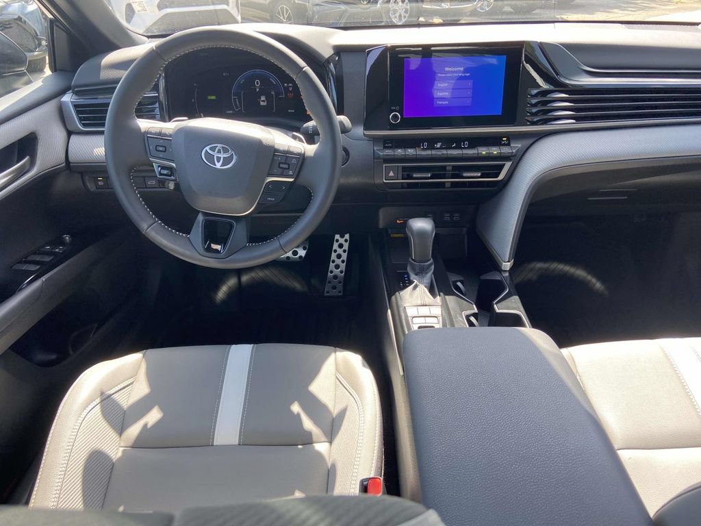 Used 2025 Toyota Camry SE FWD image 11