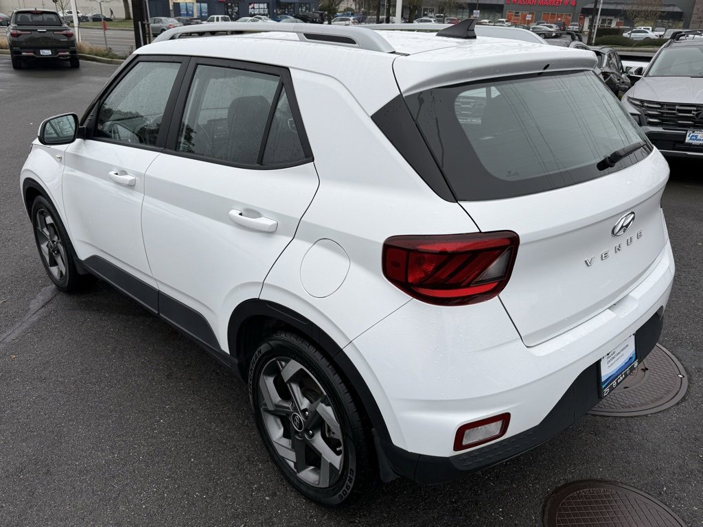 Certified 2022 Hyundai Venue SEL image 3