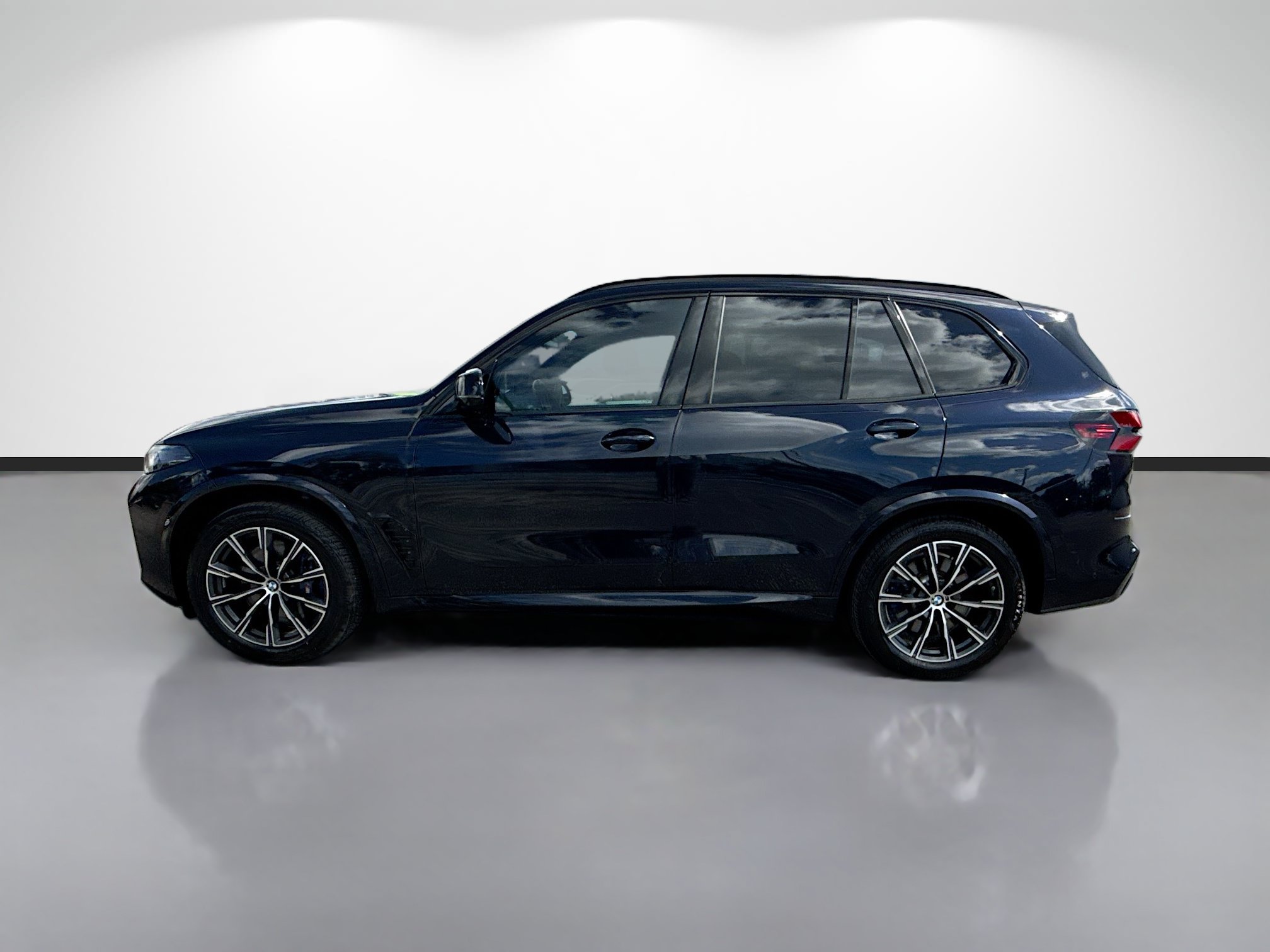 Used 2024 BMW X5 M60i w/ Executive Package AWD/4WD image 2