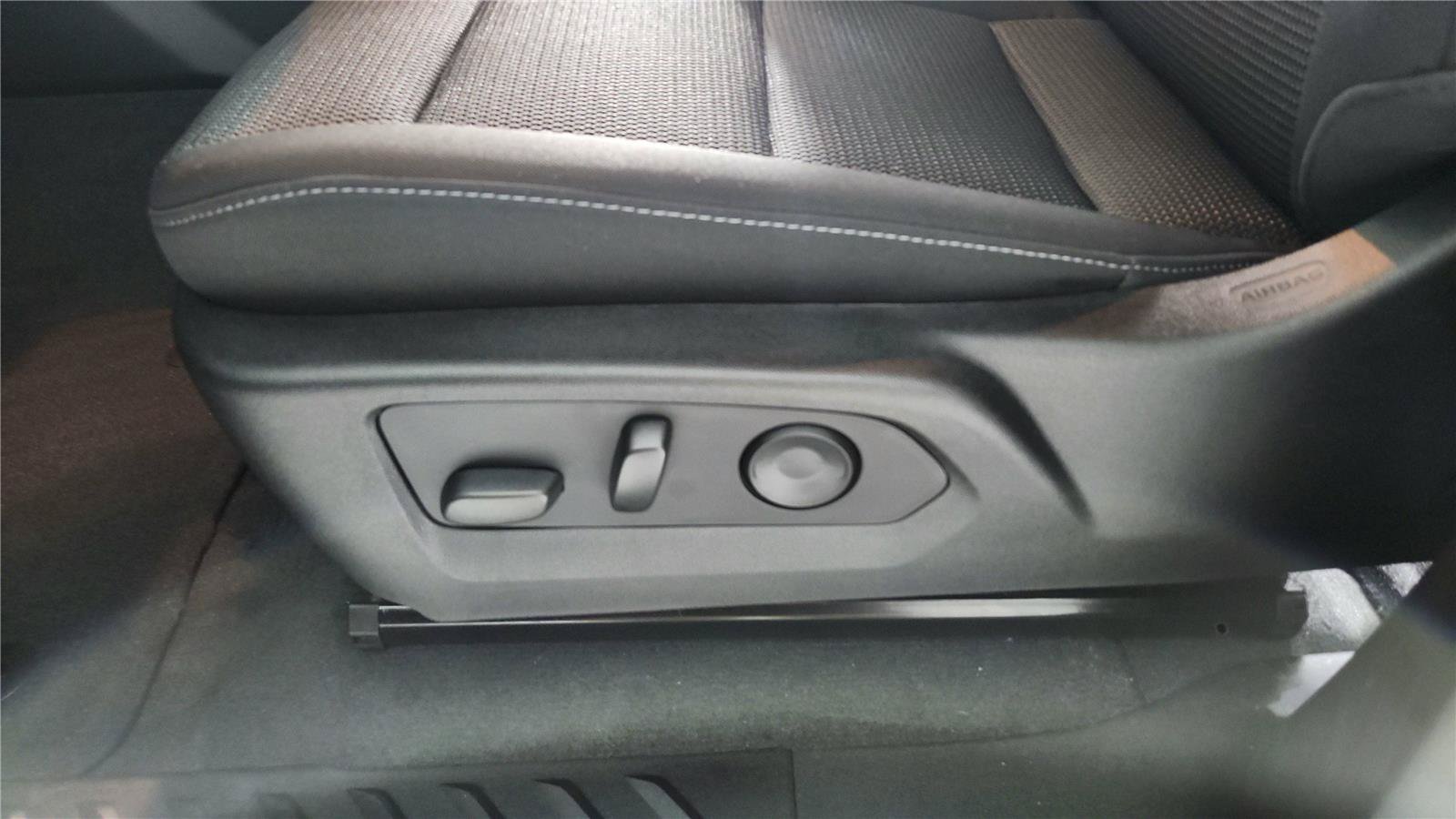 Used 2023 Chevrolet Colorado LT w/ LT Convenience Package II RWD image 29