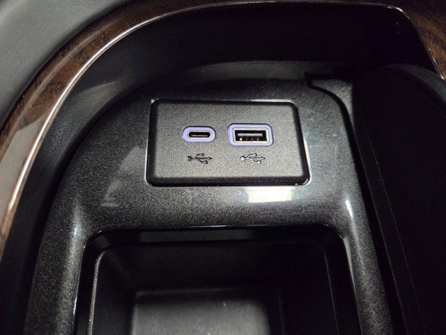 Used 2023 Cadillac Escalade ESV Sport Platinum w/ LPO, ONYX Package image 49