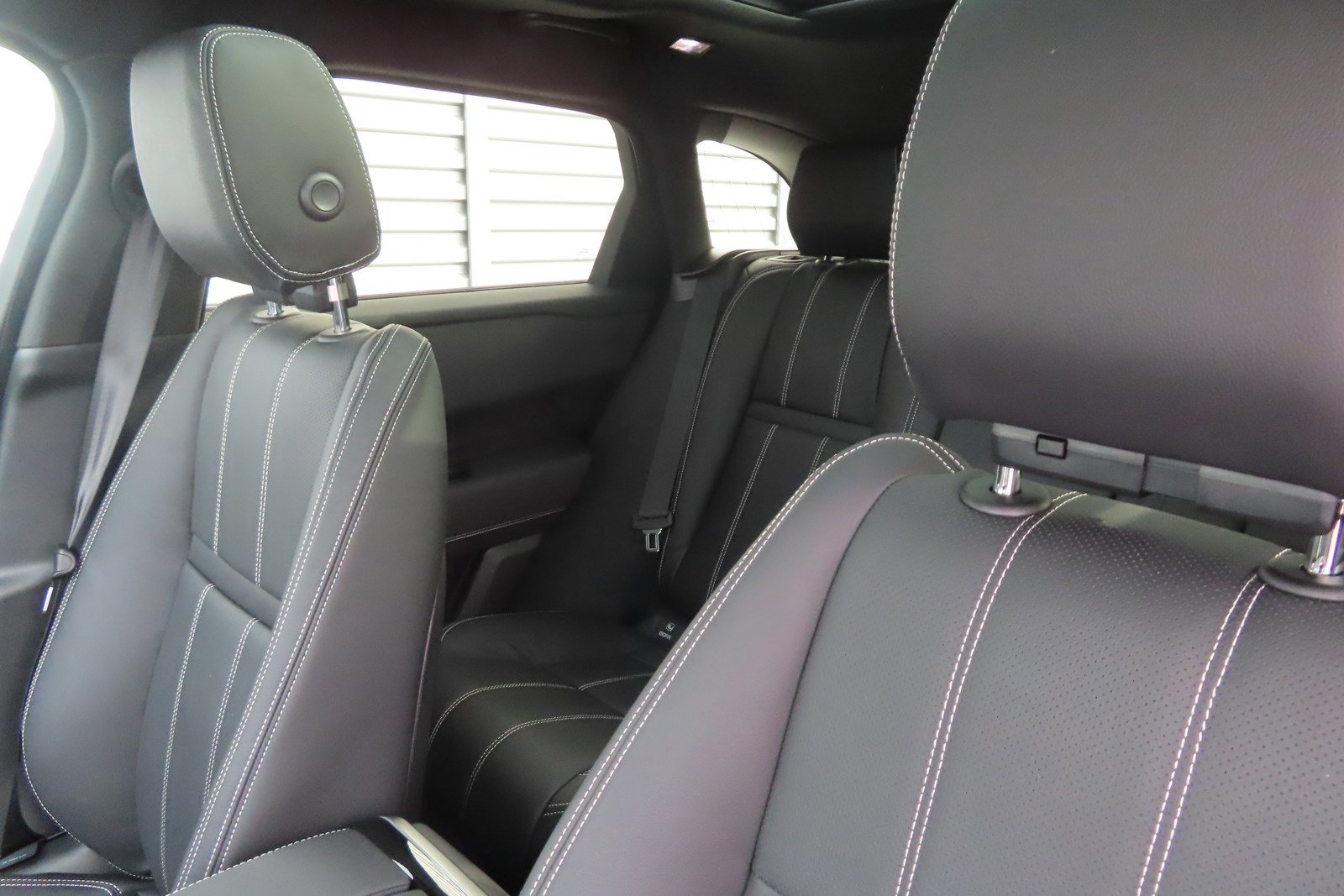 Used 2023 Land Rover Range Rover Velar R-Dynamic S image 17