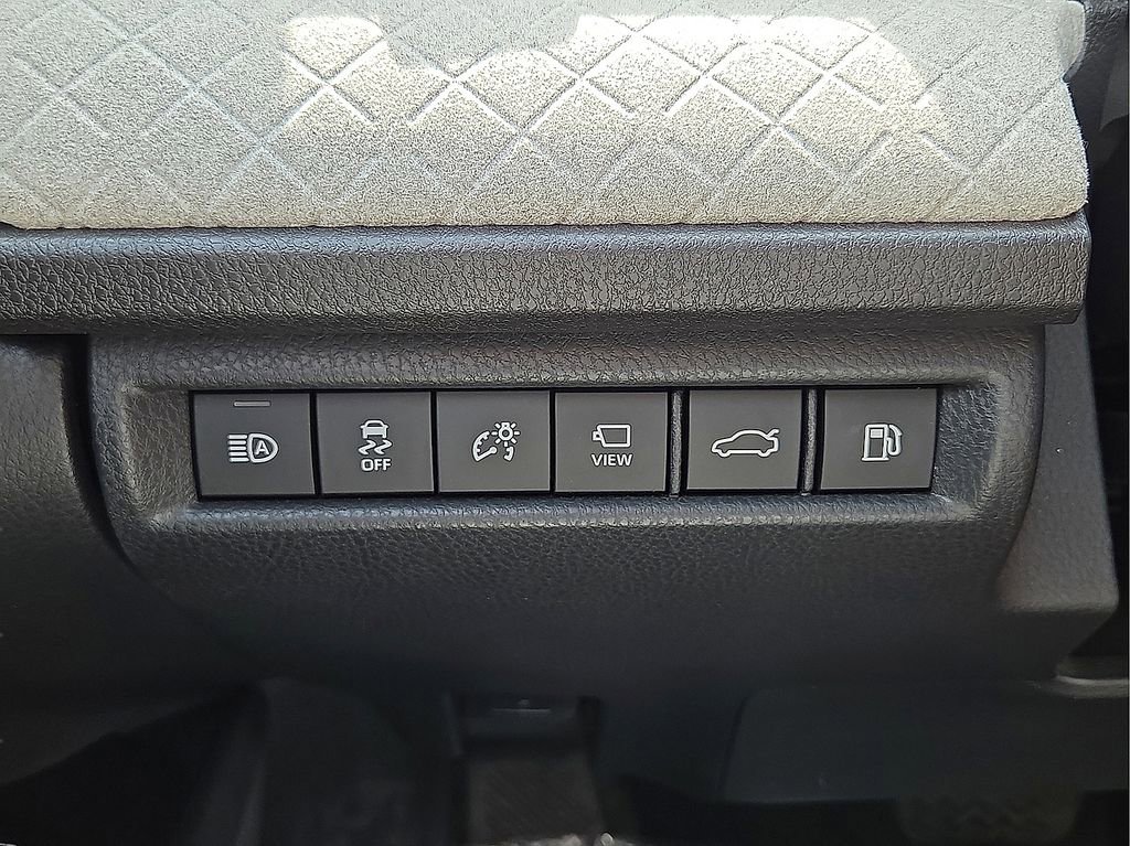 Used 2025 Toyota Camry XLE w/ Premium Plus Package image 26