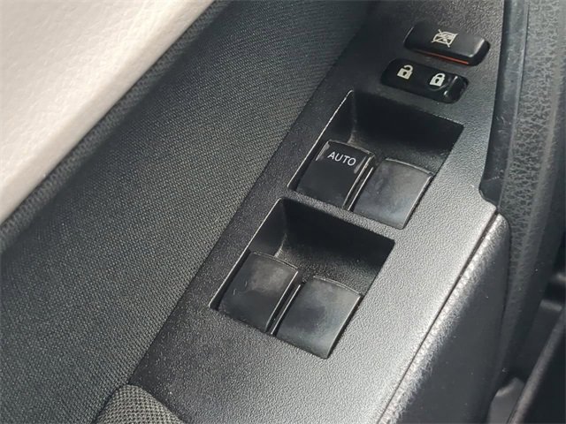 Used 2018 Toyota Corolla LE image 21