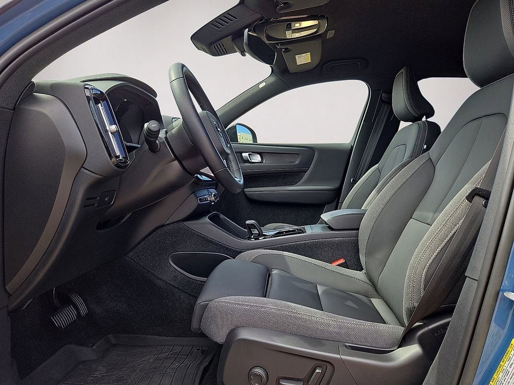 Used 2023 Volvo XC40 Recharge Core AWD/4WD image 23
