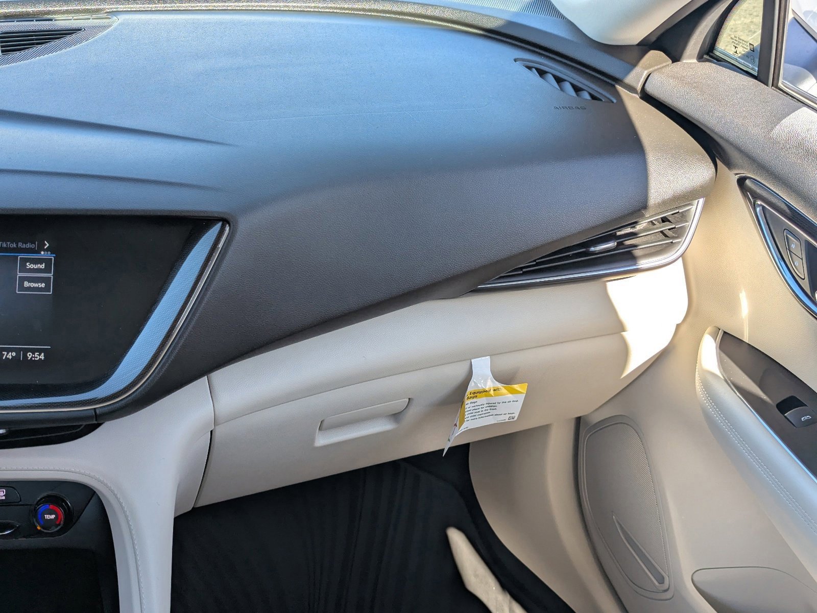 Used 2023 Buick Envision Preferred image 18