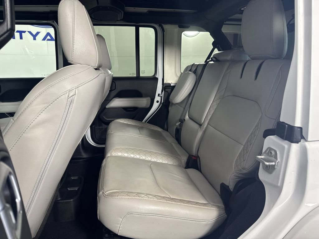 Used 2023 Jeep Wrangler Unlimited Sahara AWD/4WD image 33