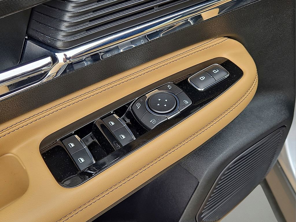 Used 2022 Lincoln Corsair Reserve image 22