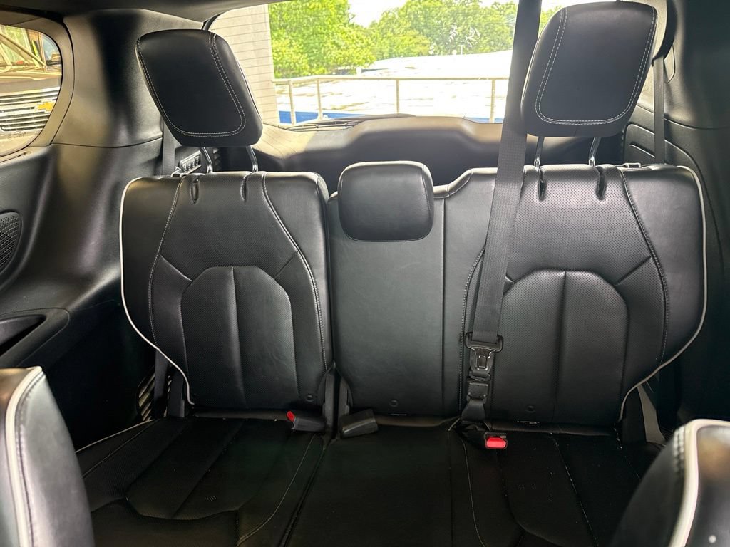 Used 2019 Chrysler Pacifica Limited w/ Advanced Safetytec Group FWD image 17