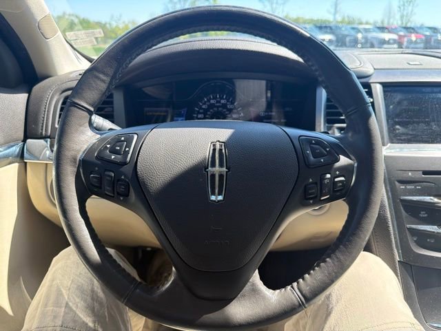 Used 2013 Lincoln MKS AWD image 41