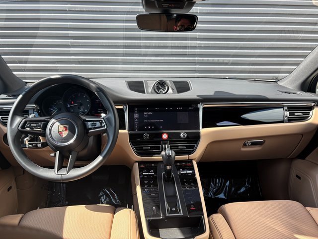 Certified 2025 Porsche Macan image 18