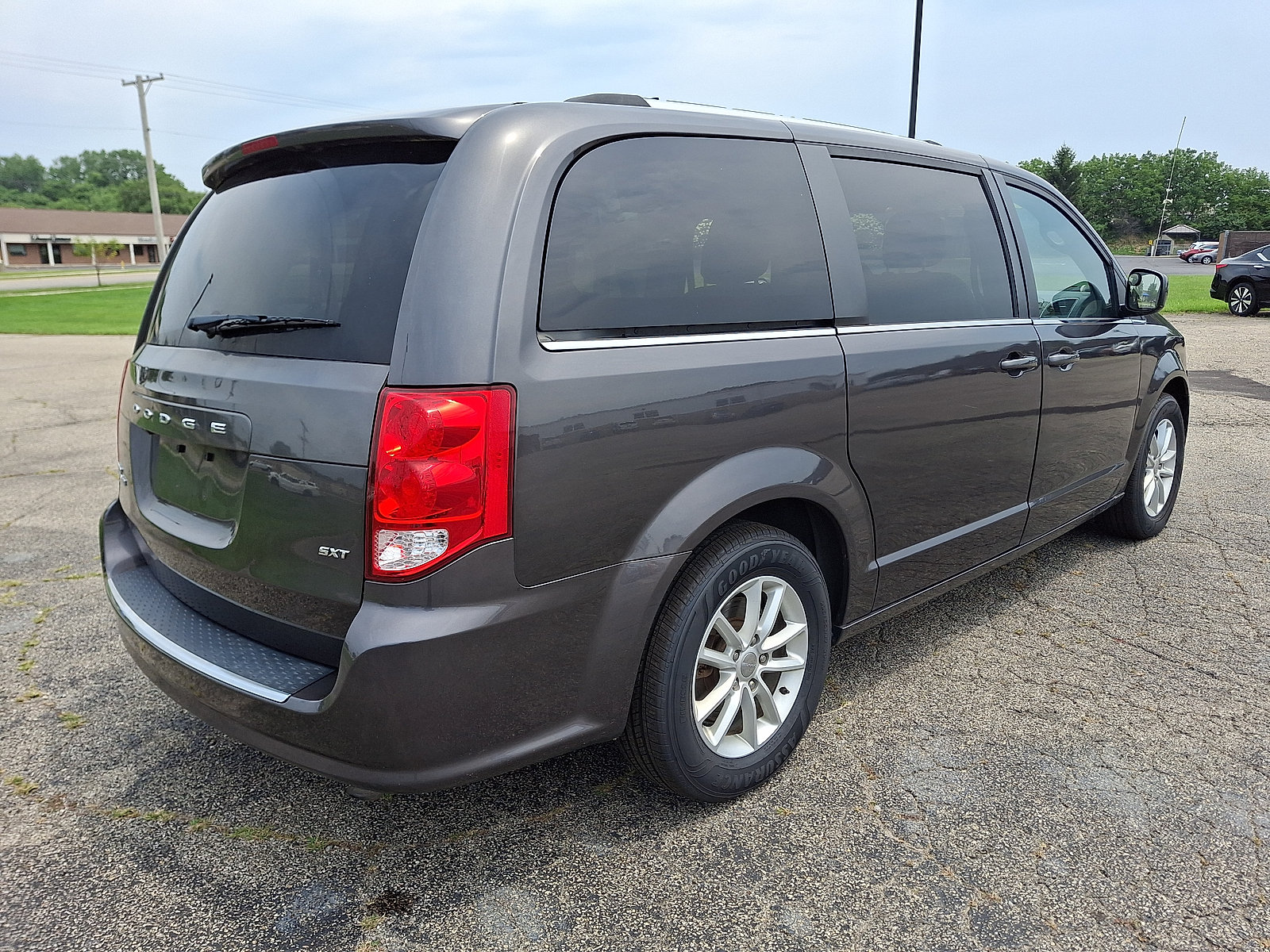 Used 2020 Dodge Grand Caravan SXT FWD image 16