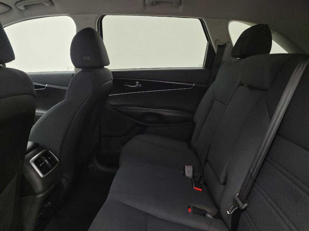 Used 2019 Kia Sorento LX image 18