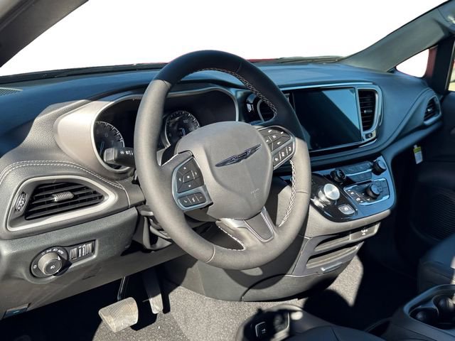 New 2026 Chrysler Pacifica Select image 15