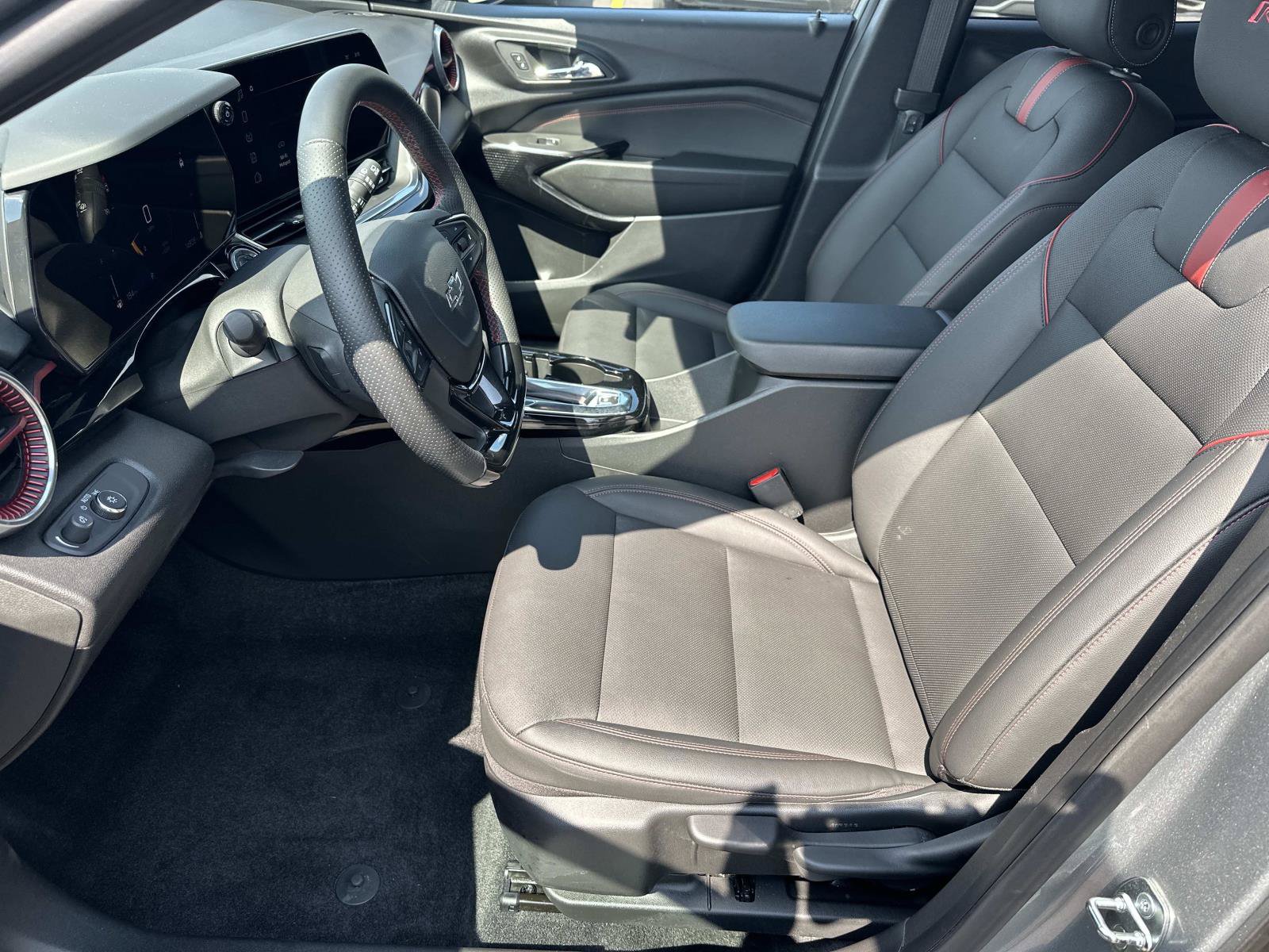 Certified 2024 Chevrolet Trax RS w/ Driver Confidence Package FWD image 18