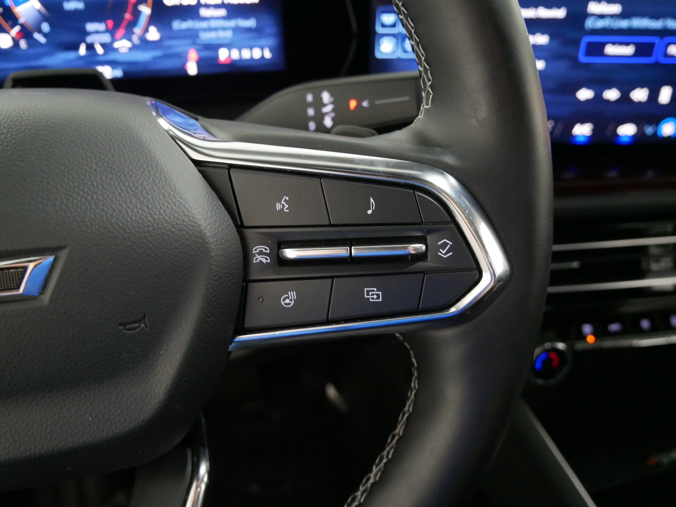 Used 2024 Chevrolet Traverse Z71 w/ Enhanced Driving Package AWD/4WD image 28