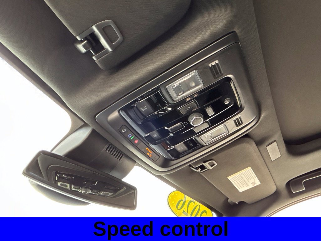 Used 2026 GMC Yukon Denali w/ Sun & Power Step Package AWD/4WD image 18