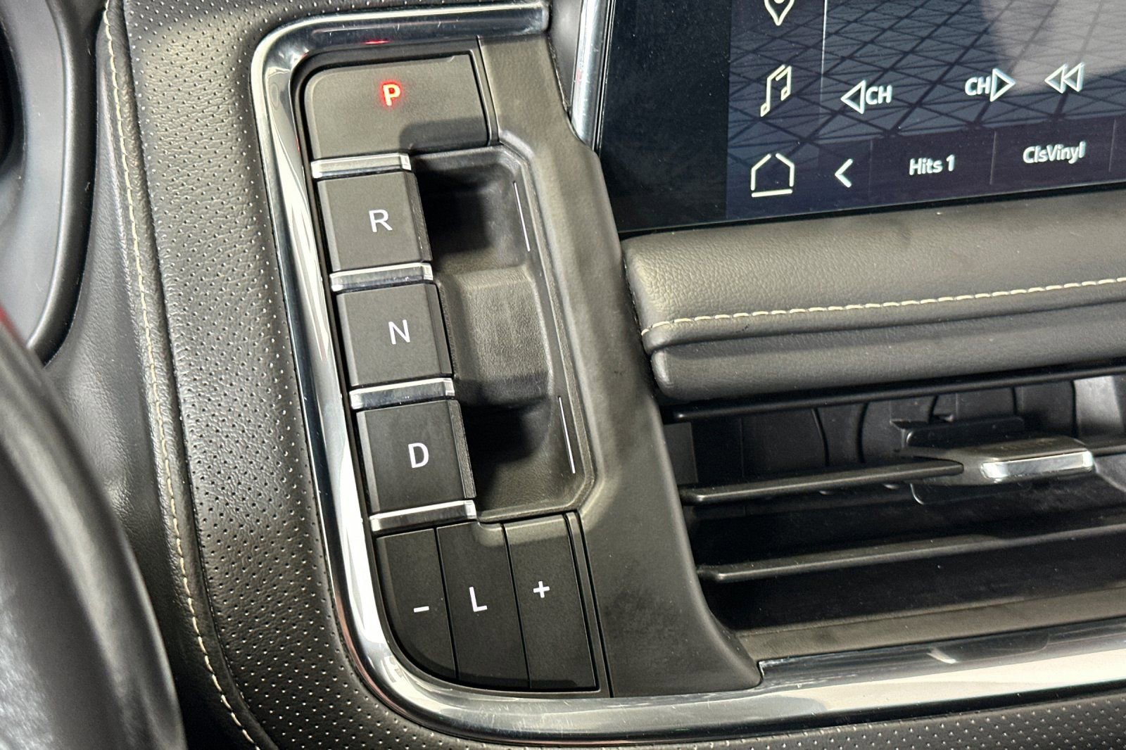 Used 2022 GMC Yukon XL SLT w/ SLT Luxury Package RWD image 22