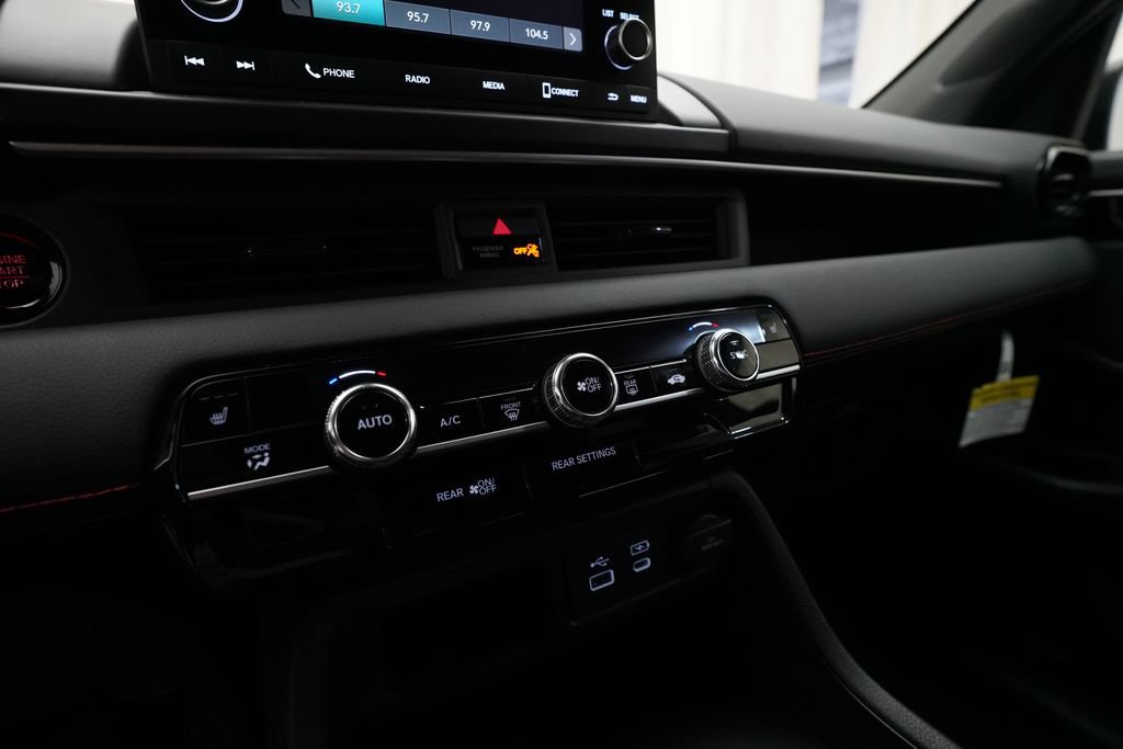 Certified 2025 Honda Pilot Sport image 20