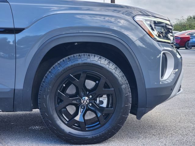 Used 2025 Volkswagen Atlas Peak Edition SE AWD/4WD image 9