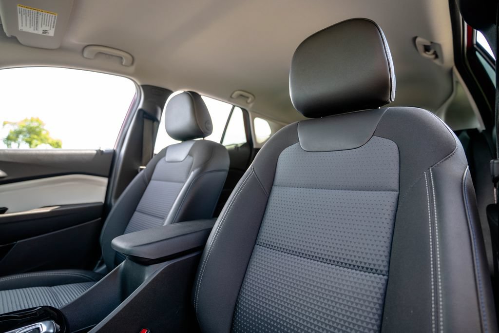 Certified 2025 Chevrolet Trax LT w/ Driver Confidence Package FWD image 6