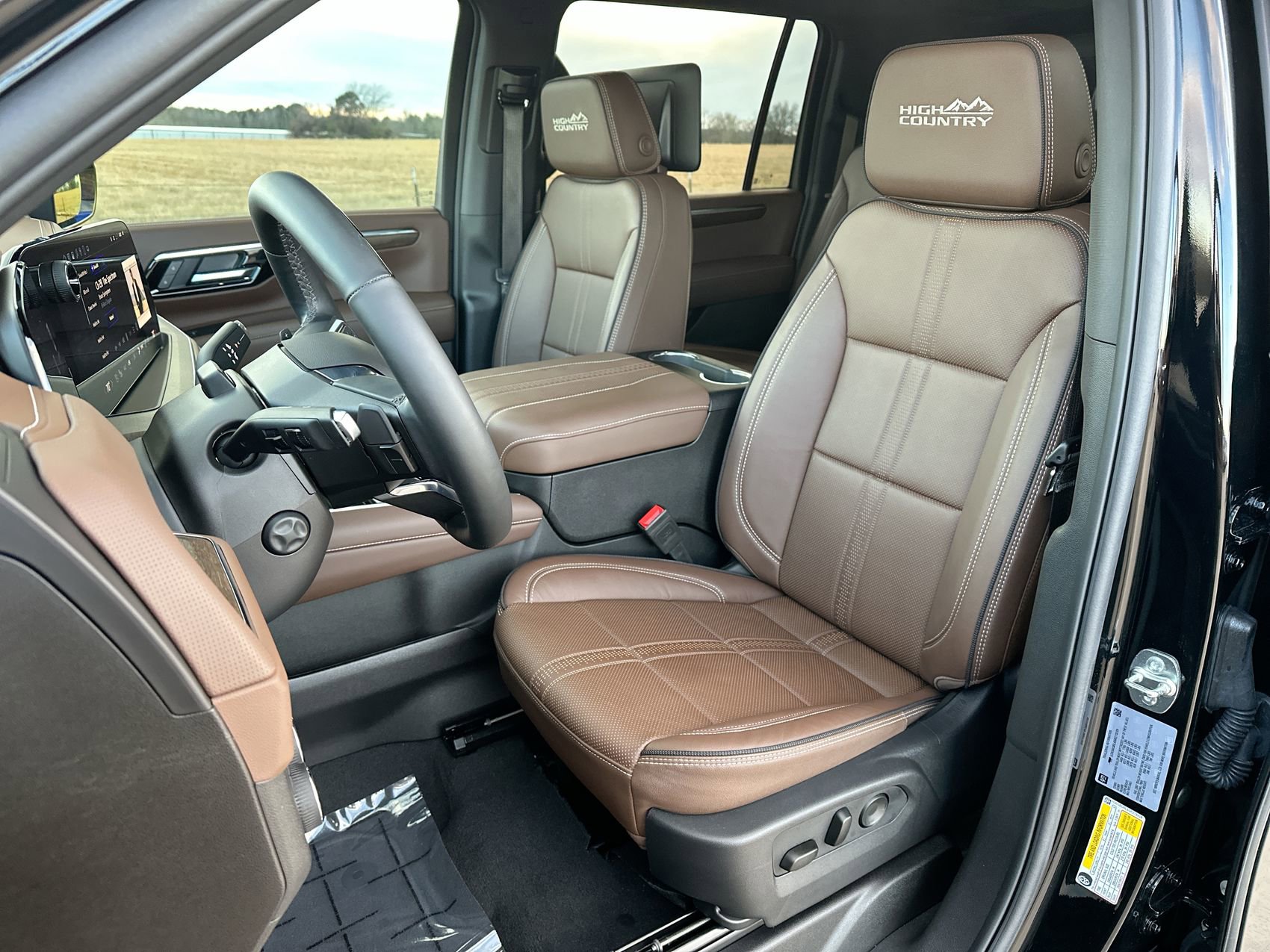Used 2025 Chevrolet Suburban High Country AWD/4WD image 11