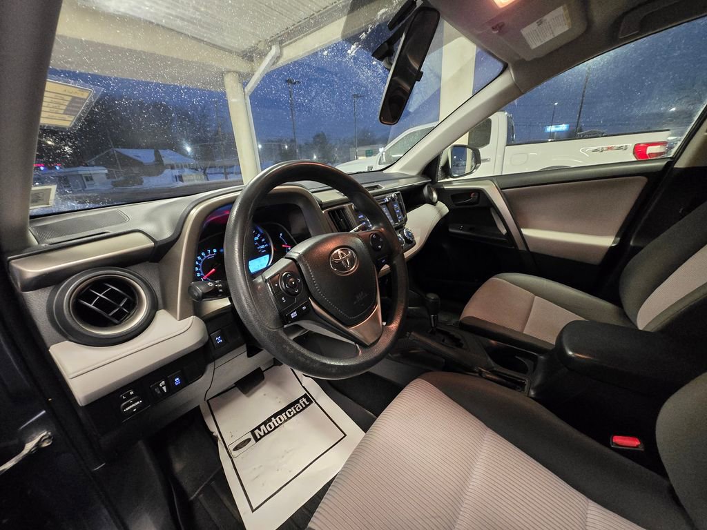 Used 2014 Toyota RAV4 LE image 10