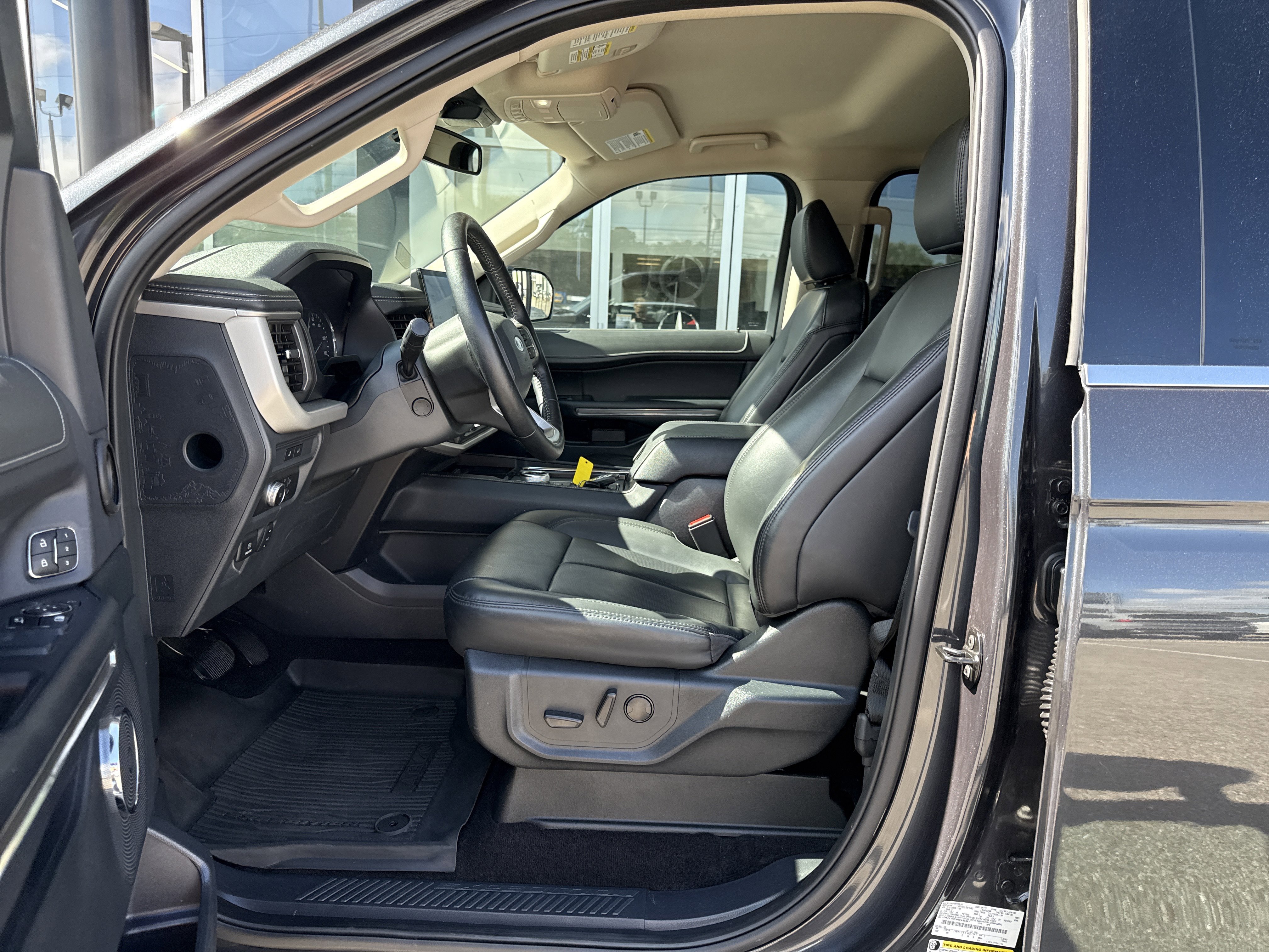 Used 2022 Ford Expedition Max XLT image 10