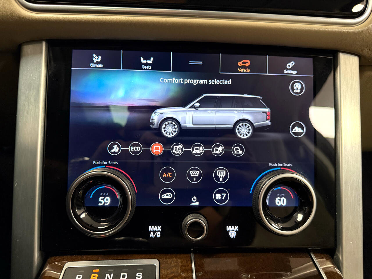 Used 2020 Land Rover Range Rover HSE image 18