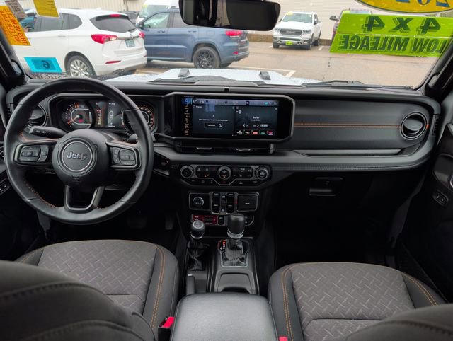 Used 2024 Jeep Gladiator Mojave w/ Technology Group image 15