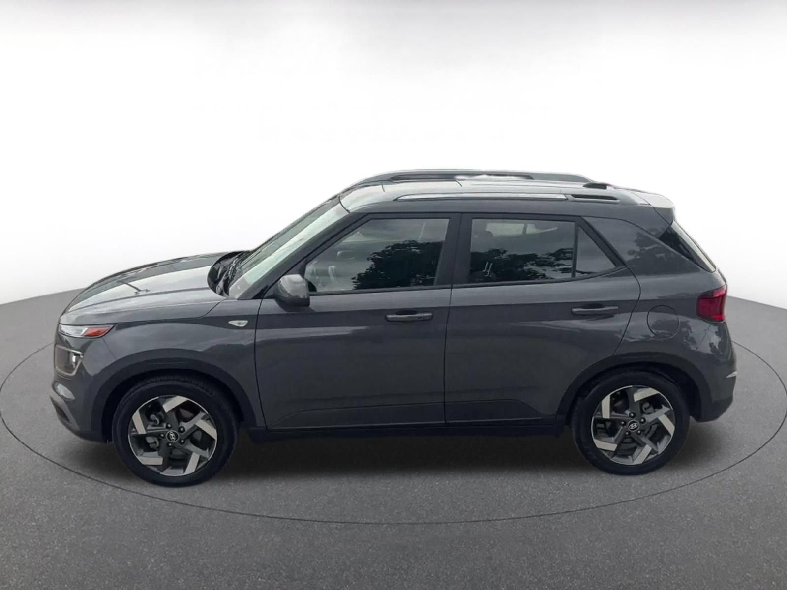 Used 2026 Hyundai Venue SEL FWD image 8
