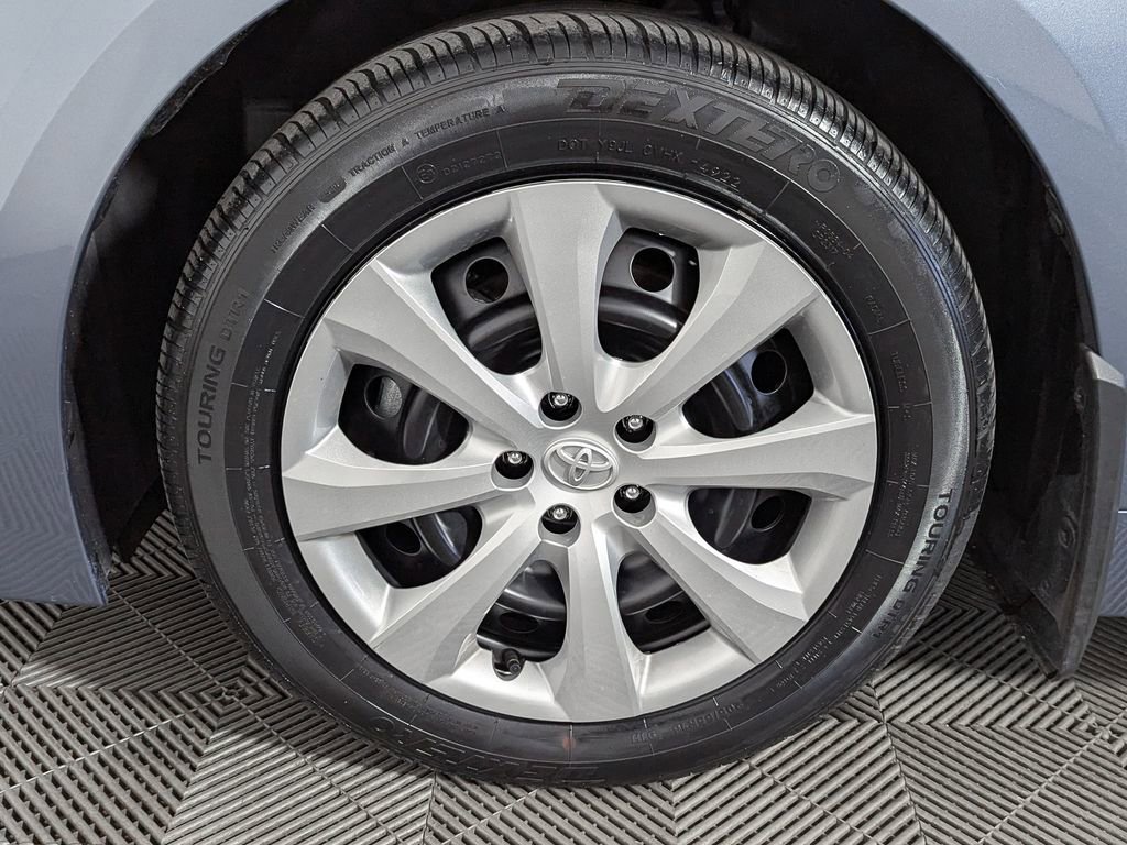 Used 2025 Toyota Corolla LE image 40