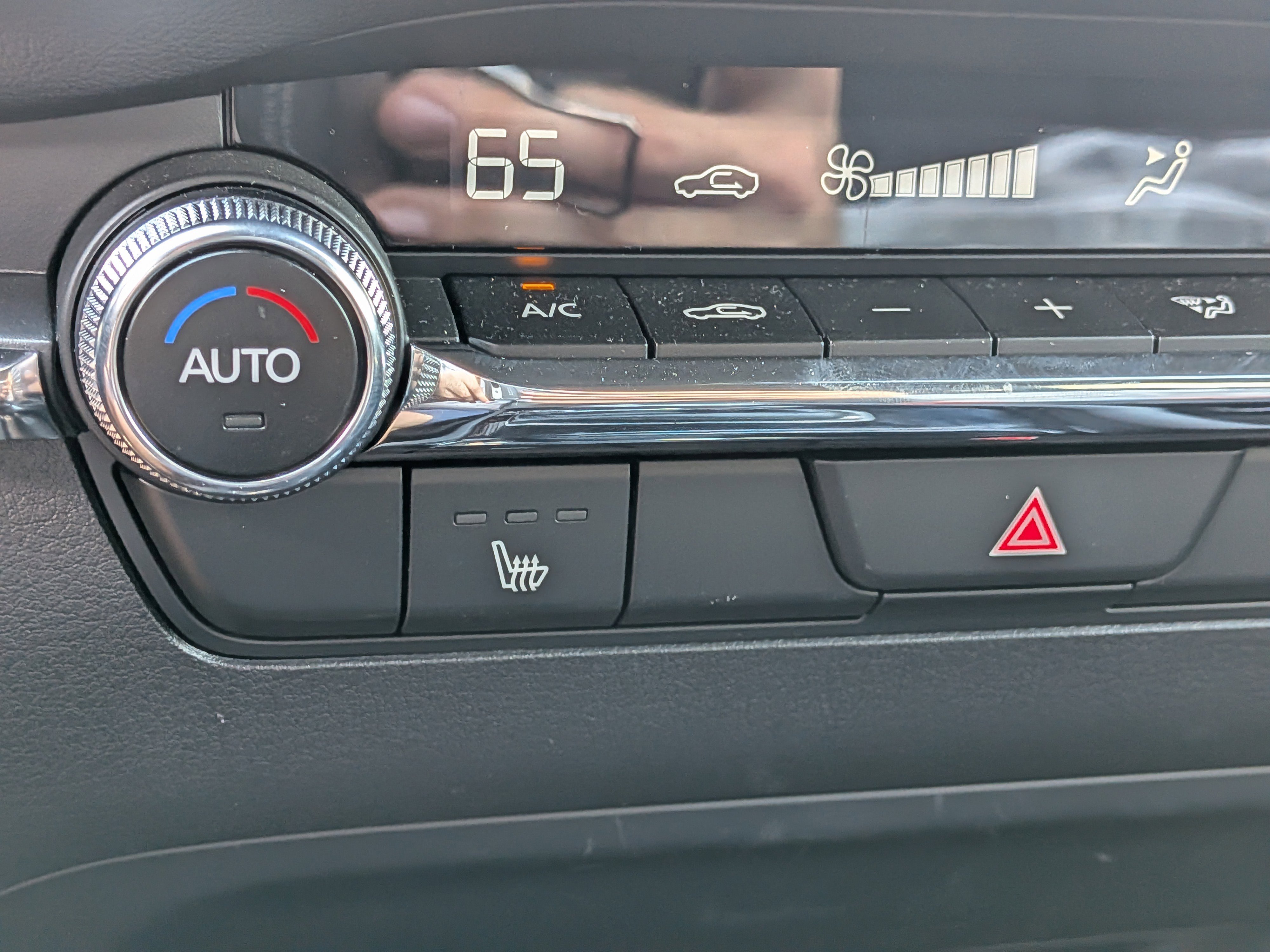 Used 2025 MAZDA MAZDA3 2.5 S Hatchback w/ Premium Pkg image 29