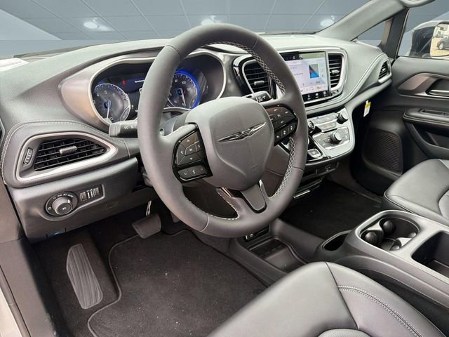 New 2026 Chrysler Pacifica Select w/ S Appearance Package FWD image 4
