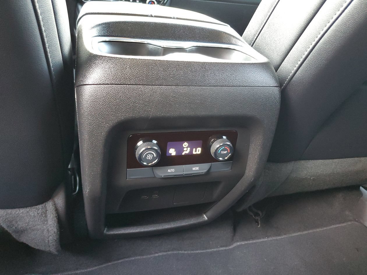 Used 2026 Chevrolet Traverse LT FWD image 14