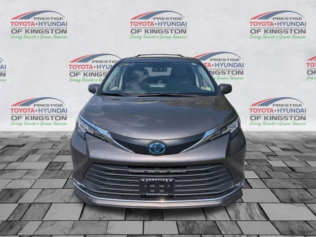 Used 2022 Toyota Sienna XLE AWD/4WD image 9