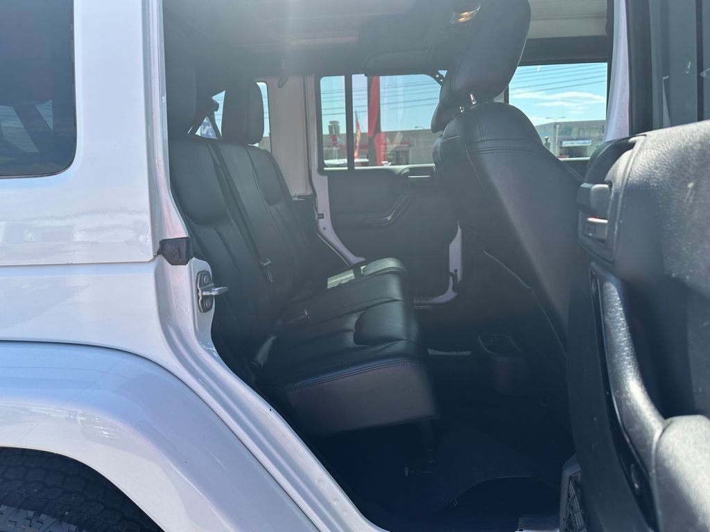 Used 2015 Jeep Wrangler Unlimited Sahara AWD/4WD image 11